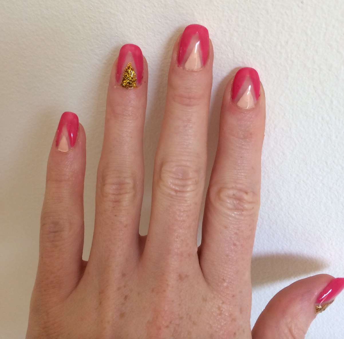 Geometric-pink-glitter-nail-art