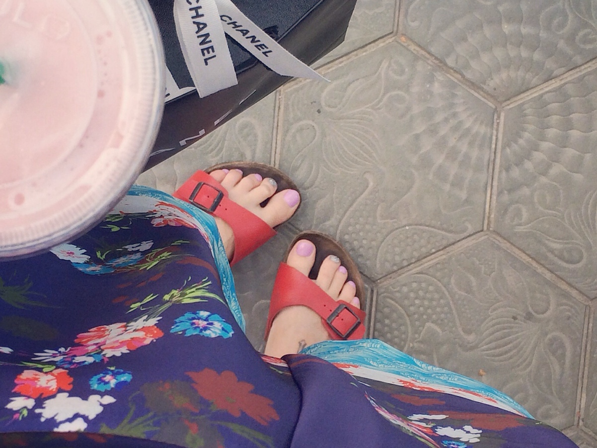 Pink glitter nail art barcelona street Pink-glitter-nail-art-barcelona