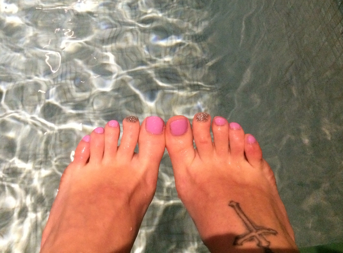 Silver pink glitter nail art pool Silver-glitter-nail-art-pool