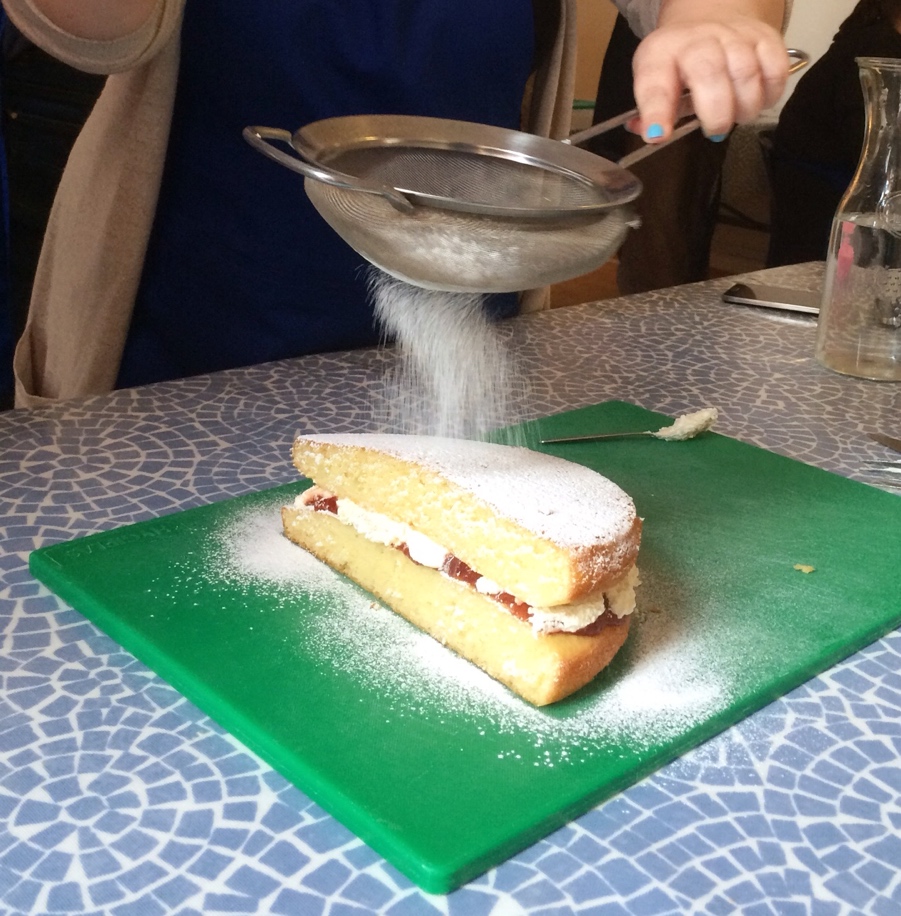 Currys blogger bake off Victoria sponge W=901 H=916 Currys-blogger-bake-off-Victoria-sponge