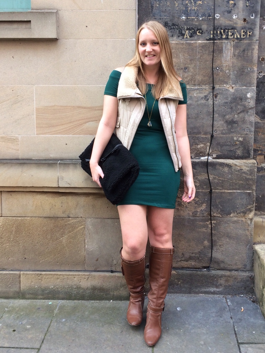 Knee high boots off shoulder W=900 H=1200 Knee-high-boots-off-shoulder-bare-legs