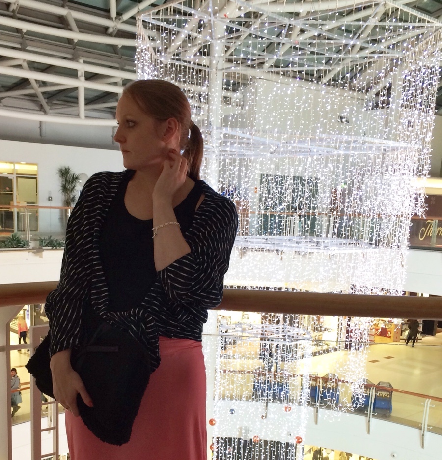 Charm bracelet stripe cardigan furry clutch W=900 H=936 Charm-bracelet-stripe-cardigan-furry-clutch