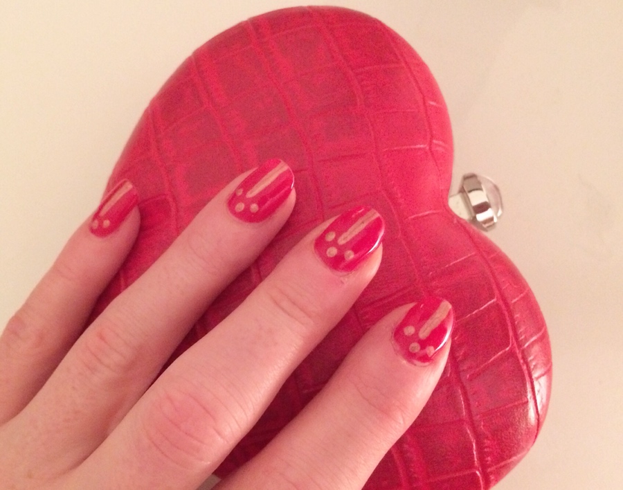 Red gold nail art heart clutch W=900 H=708 Red-gold-nail-art-heart-clutch
