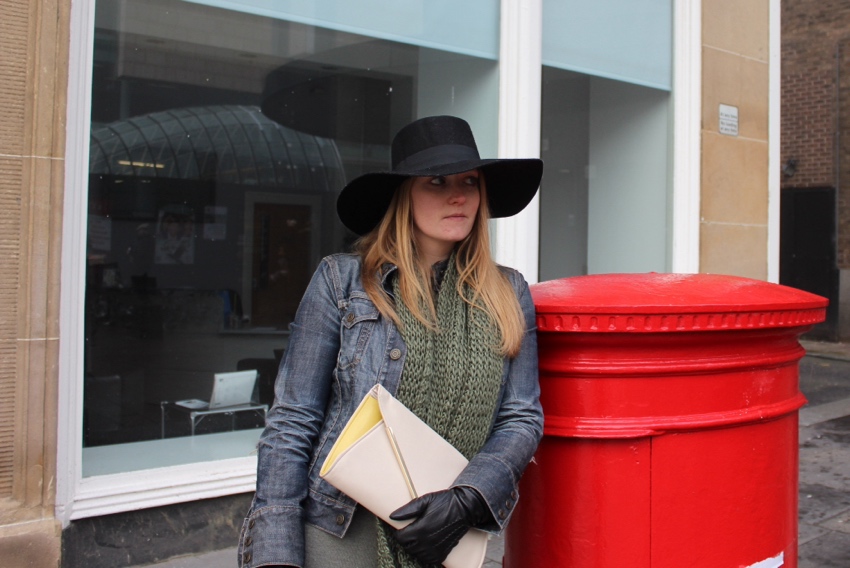Wide brimmed hat Glasgow street style W=850 H=568 Wide-brimmed-hat-Glasgow-street-style