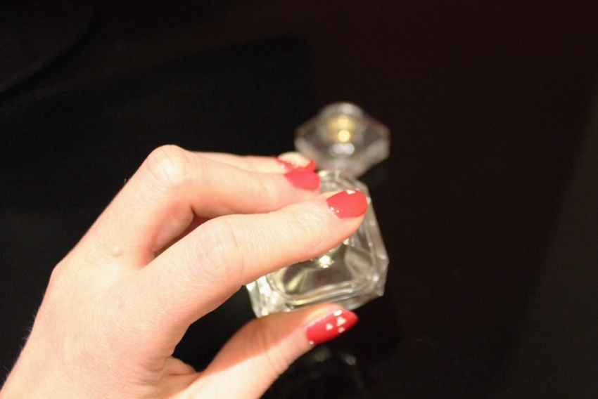 Red-caviar-heart-nail-art-tutorial