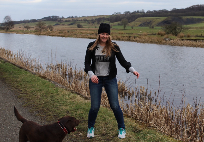 Zoe-Karssen-wild-boys-tee-labrador-walks-Glasgow