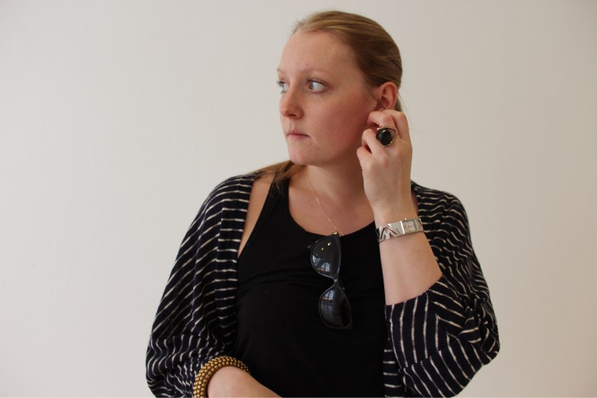 comfy-travel-outfit-tips-jewellery