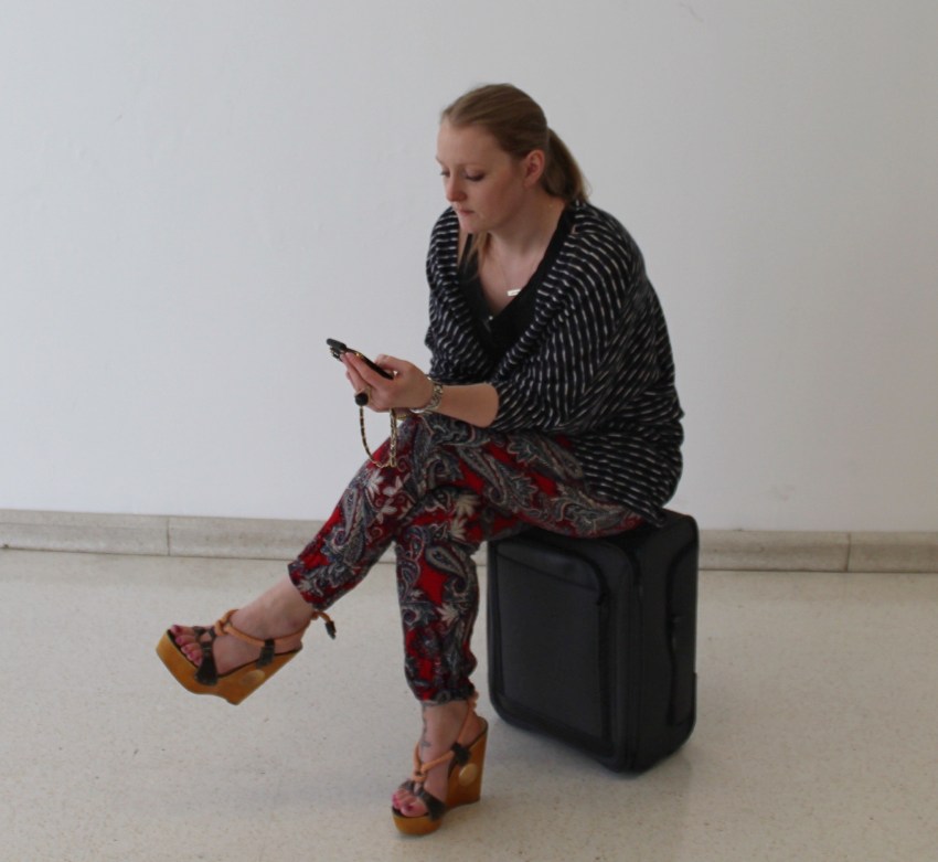 comfy-travel-outfit-tips