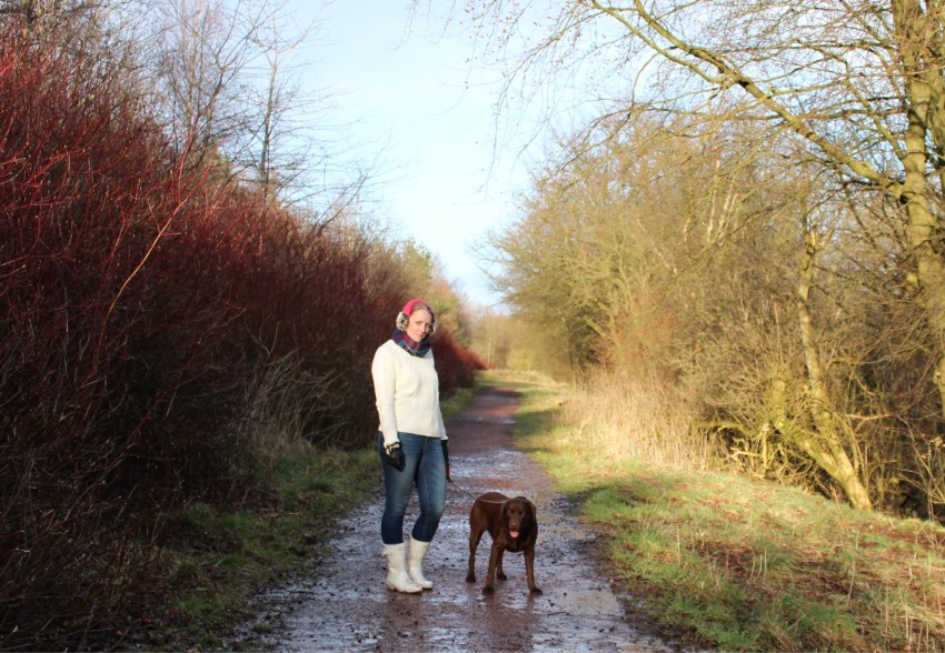 Spring dog walk out fit cable knit jeans wellies W=850 H=588 Spring-dog-walk-cable-knit-jeans-wellies-Glasgow