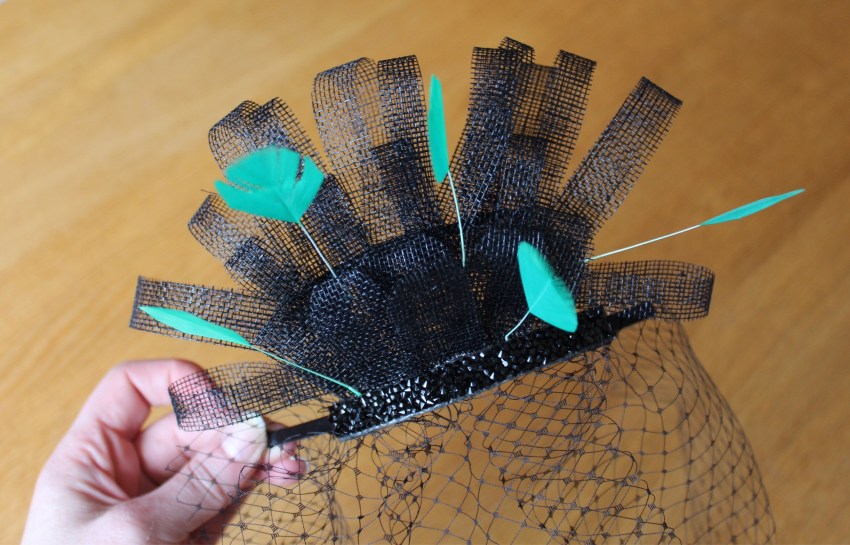 DIY-Fascinator-birdcage-feathers-tutorial