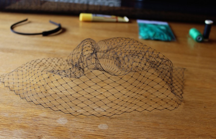DIY-Fascinator-birdcage-feathers-tutorial