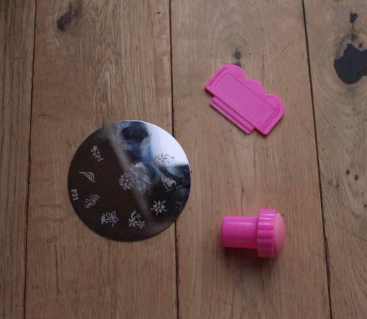 Nail-stamping-kit