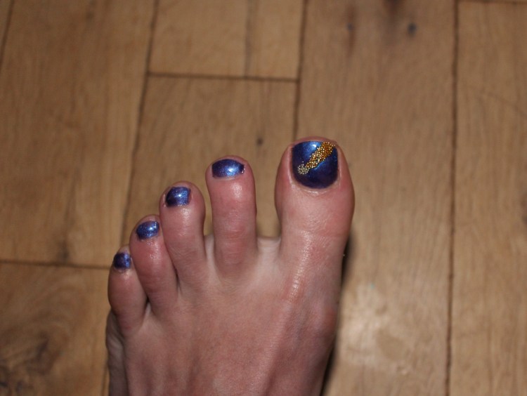 Purple-caviar-flashes-nail-art-tutorial