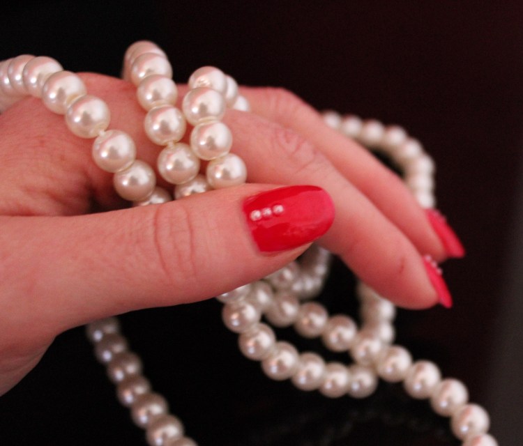 Red gloss pearl nail art tutorial W=750 H=640 Red-gloss-pearl-nail-art-tutorial