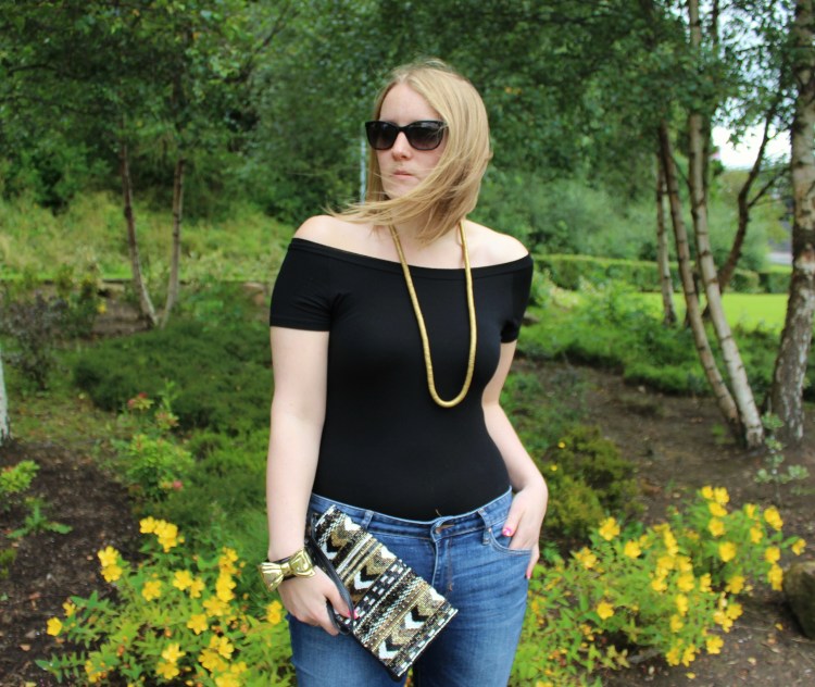 Simple-off-shoulder-bodysuit-jeans-outfit