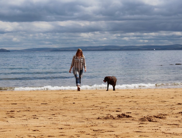 Striped-shirt-distressed-jeans-beach-outfit