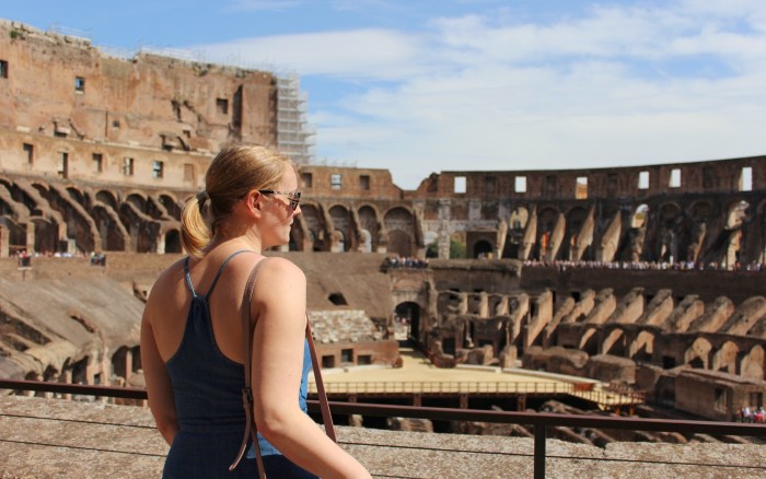 Rome-pantheon-colosseum-forum-street-style