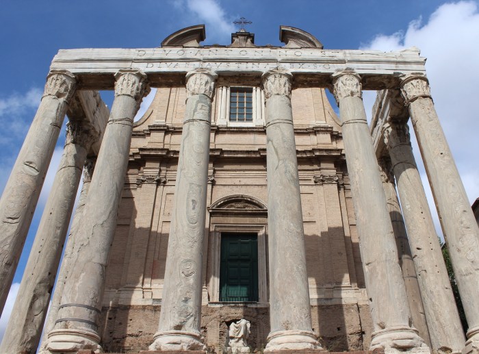Rome-pantheon-colosseum-forum-street-style