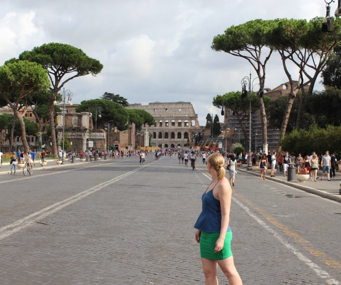 Rome-pantheon-colosseum-forum-street-style