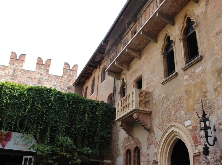 Verona-city-guide-Juliet-balcony