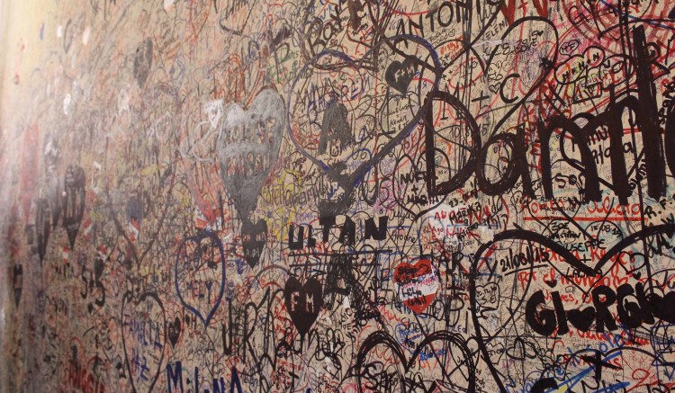 Verona-city-guide-Juliet-love-messages