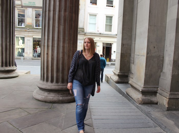 Ripped jeans oversized shirt layered street style W=700 H=518 Ripped-jeans-oversized-shirt-layered-street-style