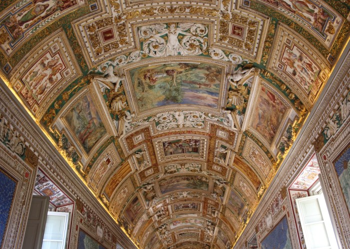 Vatican-museum-Rome-ceiling-detail