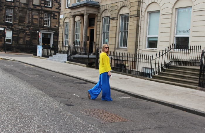Yellow-jumper-blue-flares-clashing-street-style