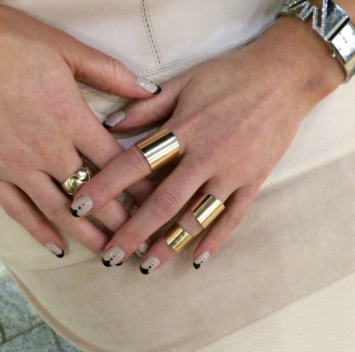 Black-tips-fancy-French-manicure-tutorial