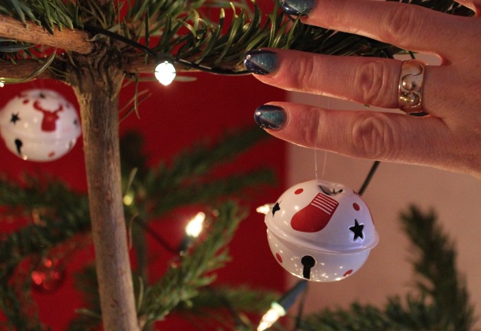 Chic Christmas tree nail art tutorial W=700 H=481 Chic-Christmas-tree-nail-art-tutorial