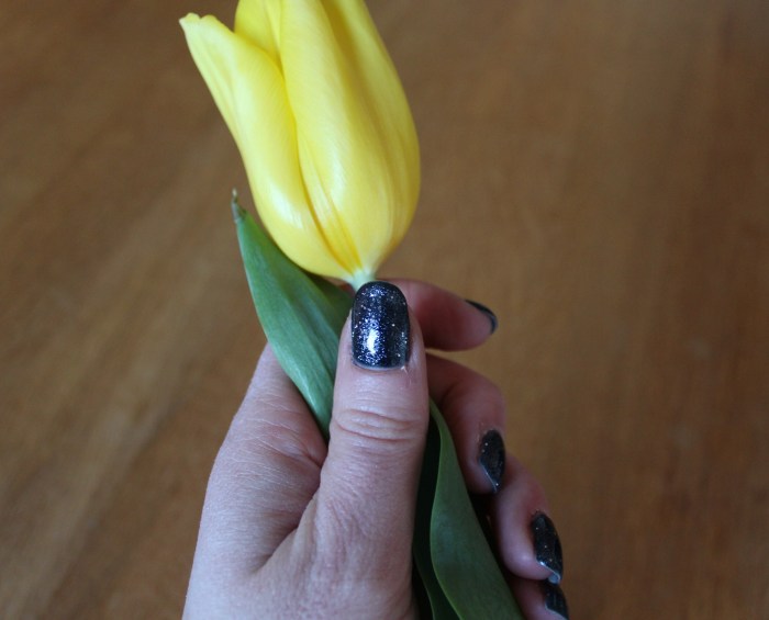 Heat-sensitive-colour-change-glitter-mermaid-nails