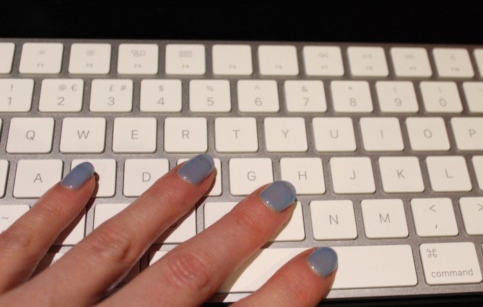 Purple-green-colour-change-shellac-nail-polish