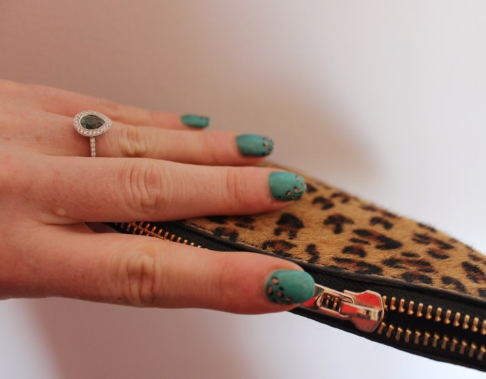 Matt-green-leopard-print-nail-art