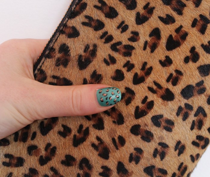 Matt-green-leopard-print-nail-art