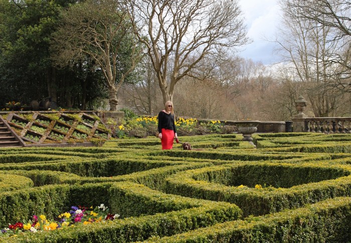 Red lime Spring outfit country house Glasgow W=700 H=485 Red-lime-Spring-outfit-country-park-Glasgow