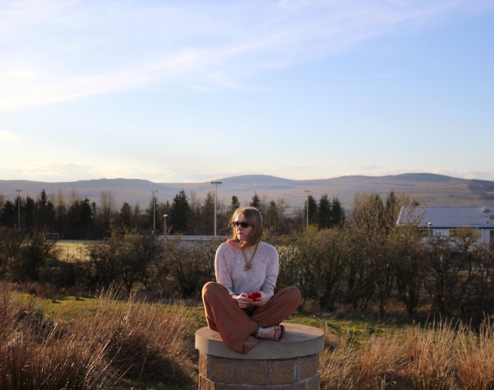 Spring-outfit-Gold-palazzo-pants-jumper