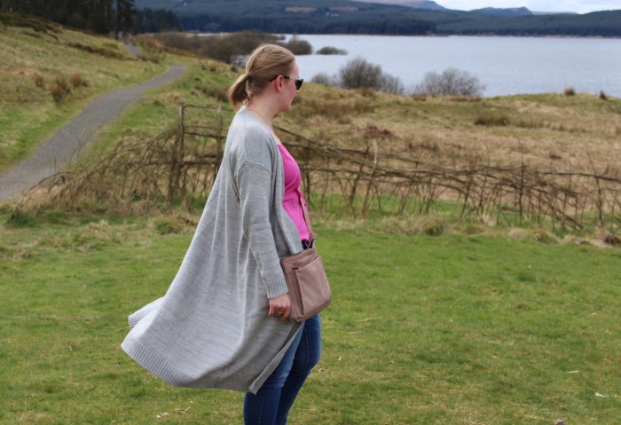 Carron-valley-reservoir-Scotland-jeans-outfit