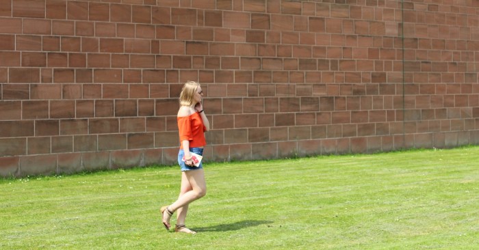 Cut-offs-off-the-shoulder-last-street-style