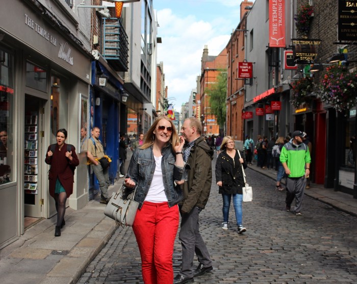Dublin-day-trip-street-style-red-cigarette-pants
