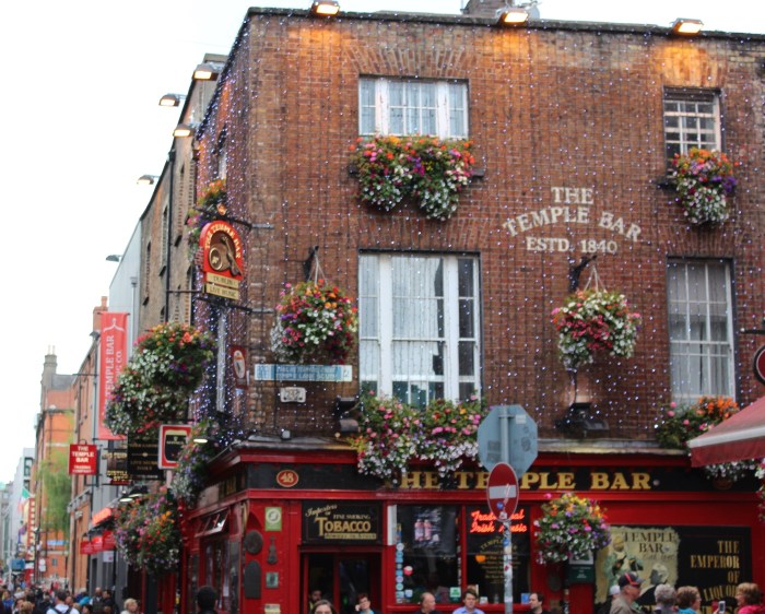 Dublin day trip the temple bar W=700 H=562 Dublin-day-trip-the-temple-bar