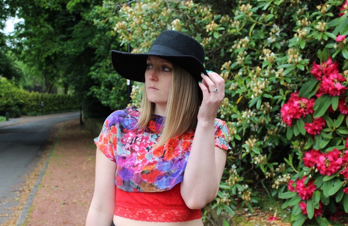 Sheer-flares-crop-top-wide-brim-hat-street-style