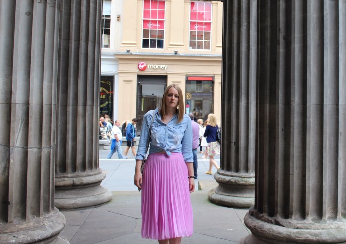 Pleated-midi-skirt-with-knotted-denim-shirt-street-style