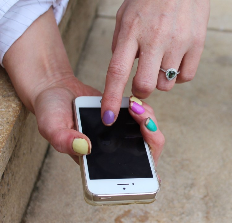 Living-in-a-Boxx-colourful-pastels-gold-French-manicure