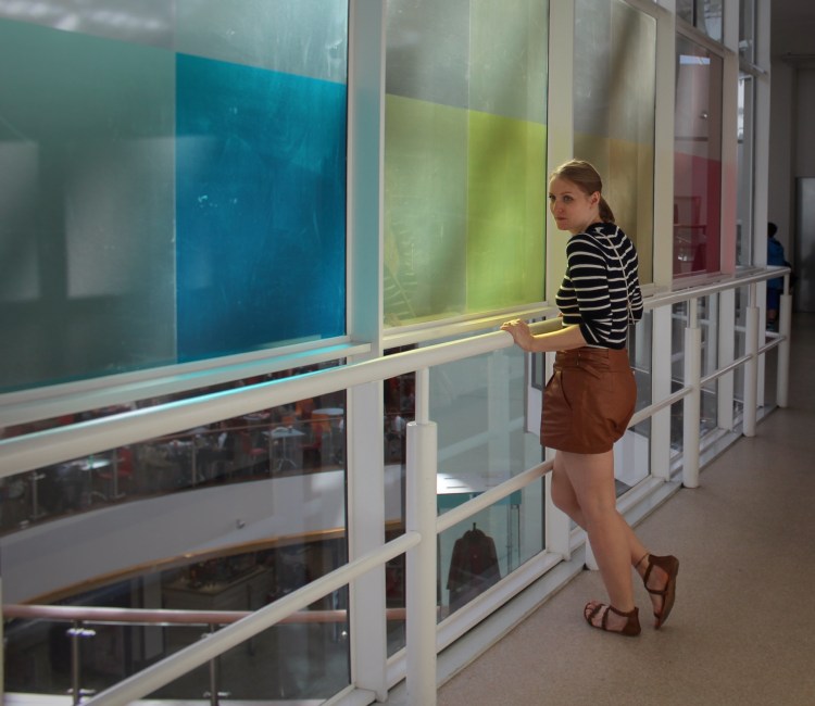 Living-in-a-Boxx-September-street-style-shorts-stripes