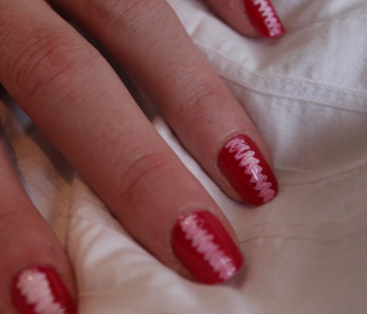 Living-in-a-Boxx-raspberry-ripple-nail-art-tutorial
