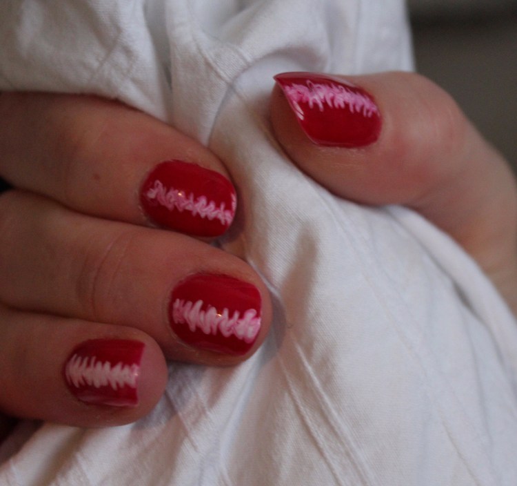 Living-in-a-boxx-raspberry-ripple-nail-art-tutorial