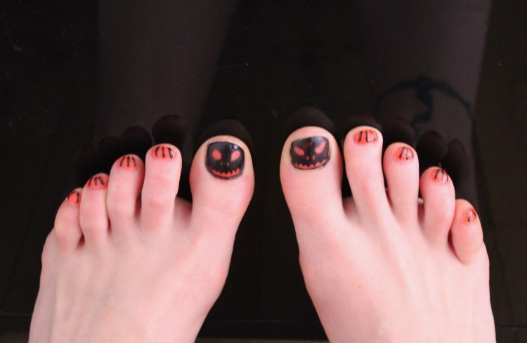 Halloween Nails | Pumpkin nail art design tutorial by UK Fashion Blogger Lauren Maria Halloween-nail-art-pumpkin-design-living-in-a-Boxx