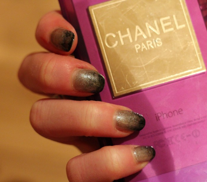 Living-in-a-Boxx-ombré-dark-nail-art-tutorial