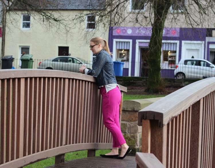 living-in-a-boxx-pink-cigarette-pants-striped-sweater-street-style