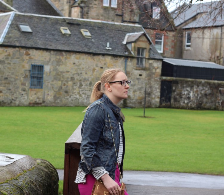 Living-in-a-boxx-pink-cigarette-pants-striped-sweater-street-style